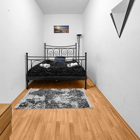 וינה Modern Three-Bedroom, Triple King Beds מראה חיצוני תמונה