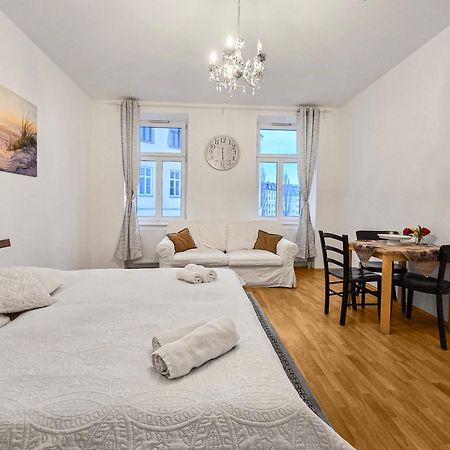 וינה Modern Three-Bedroom, Triple King Beds מראה חיצוני תמונה