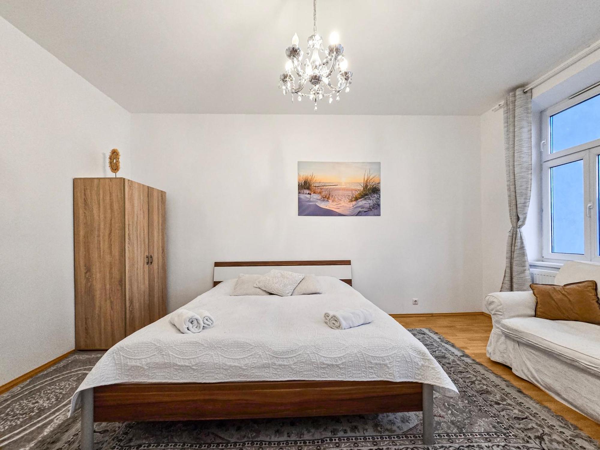 וינה Modern Three-Bedroom, Triple King Beds מראה חיצוני תמונה
