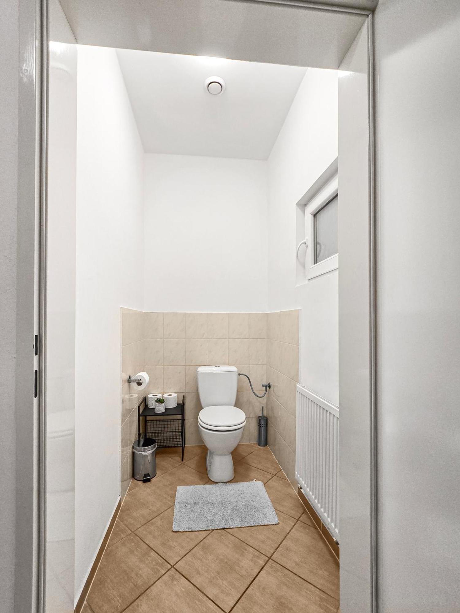 וינה Modern Three-Bedroom, Triple King Beds מראה חיצוני תמונה