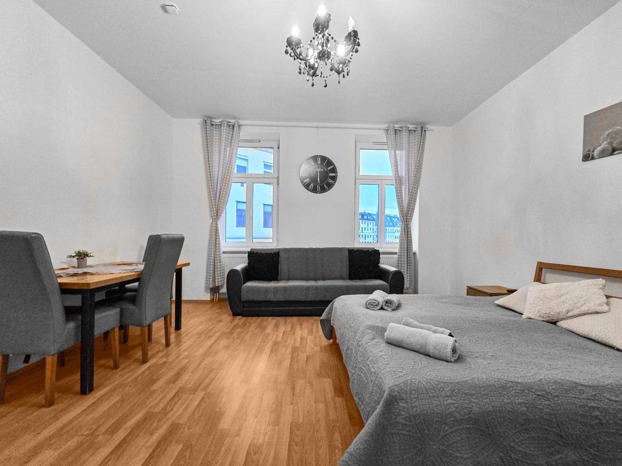 וינה Modern Three-Bedroom, Triple King Beds מראה חיצוני תמונה