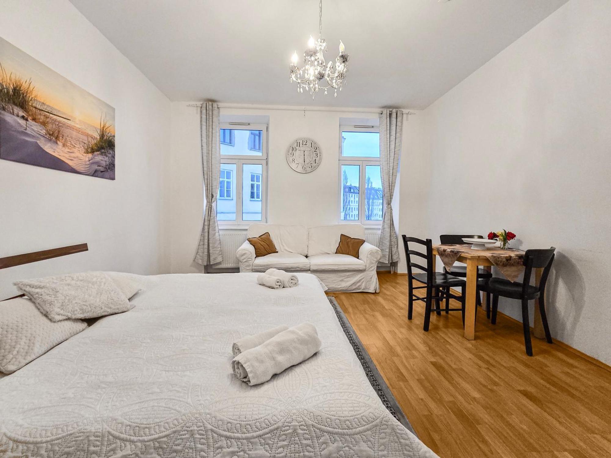 וינה Modern Three-Bedroom, Triple King Beds מראה חיצוני תמונה